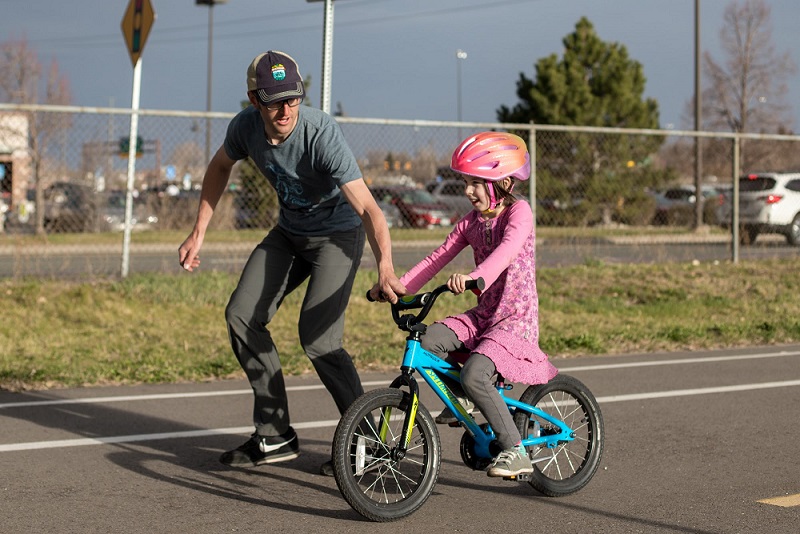 Как да научим детето да кара колело